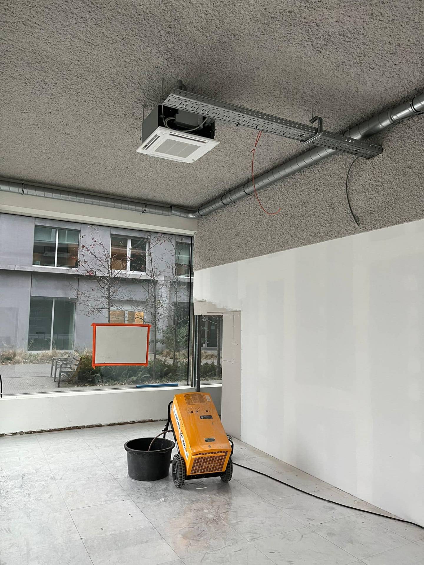 Cassette-units in nieuwbouw winkelruimte - foto 3
