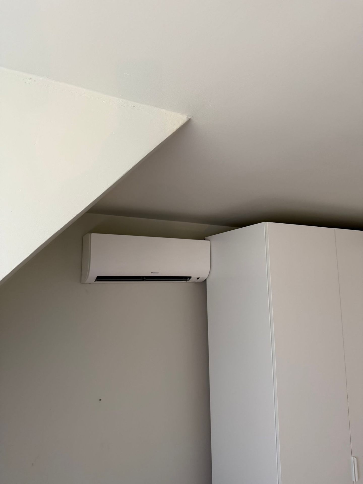 Multi-split villa met witte gevel - foto 2